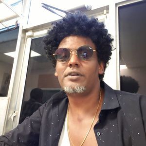 Meet your Posher, Binyam